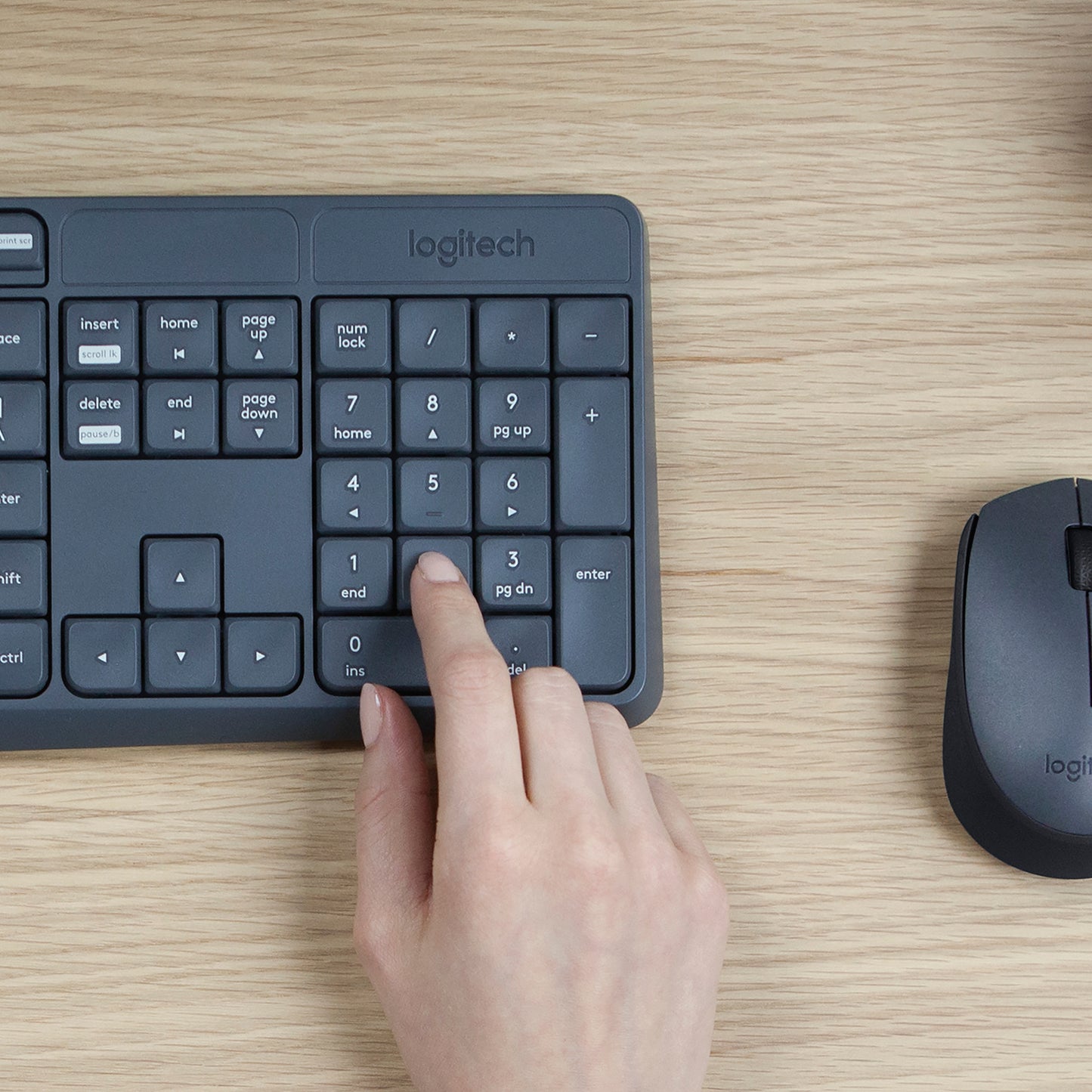 Combo Teclado y Mouse Logitech Mk235 Inalámbrico Negro