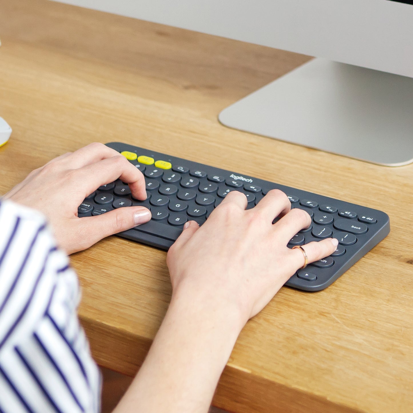 Teclado Inalámbrico Logitech K380s Bluetooth Pebble Negro