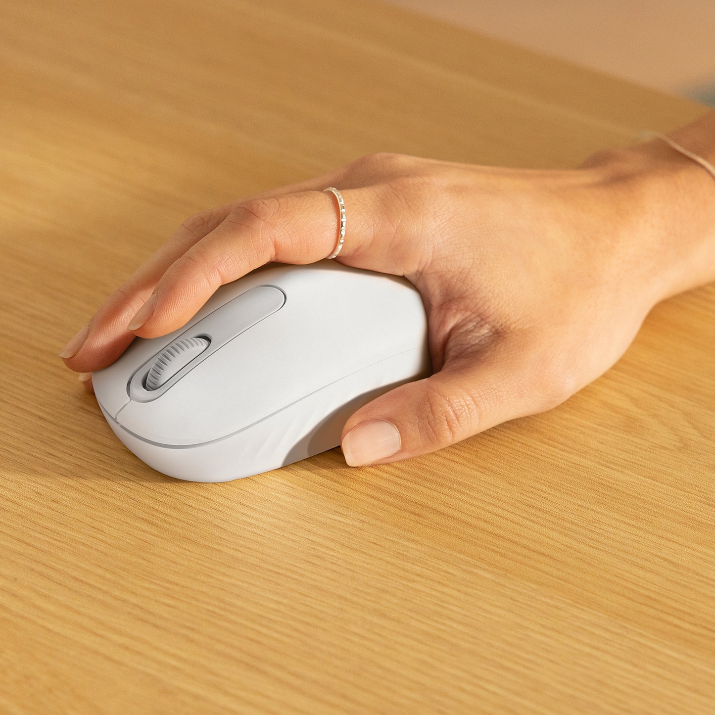 Mouse Logitech M196 Inalámbrico Bluetooth Blanco