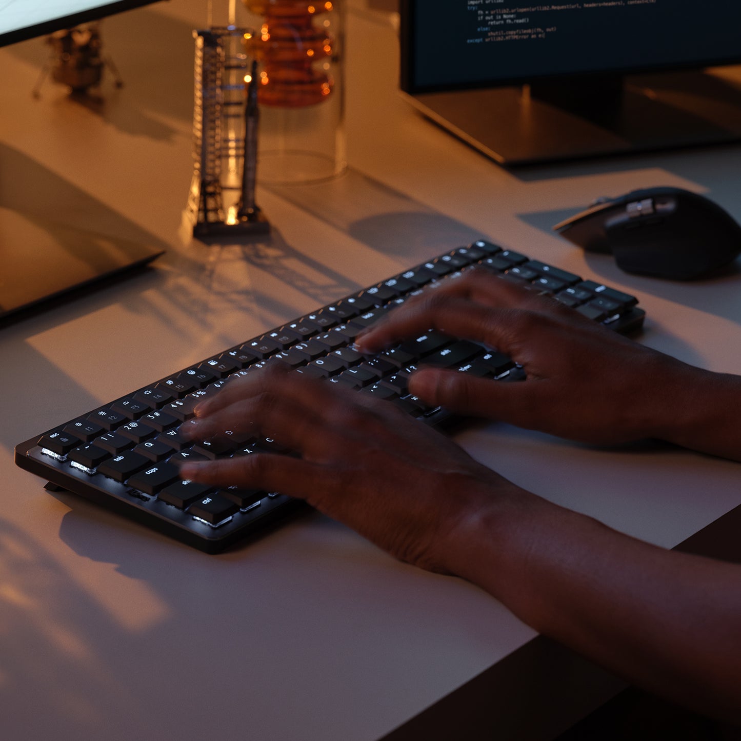 Teclado Bluetooth Logitech Mx Mechanical Mini Recargable Esp